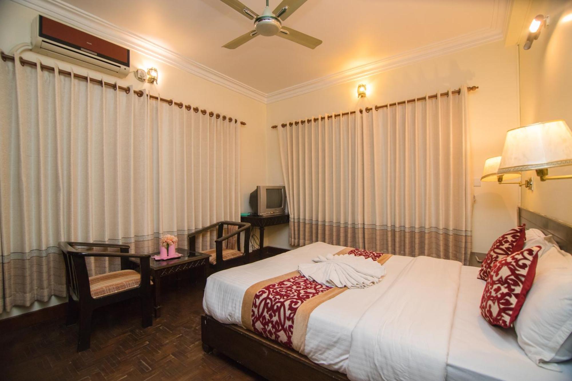 Hotel Panorama Pokhara Esterno foto