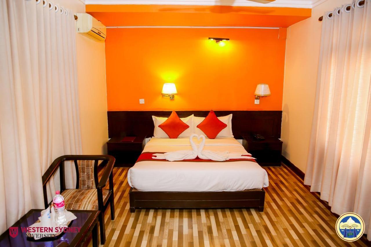Hotel Panorama Pokhara Esterno foto